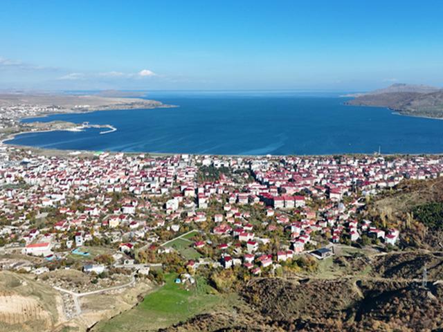 D&uuml;nya onarı arıyor, Bitlis'te &ccedil;eşit &ccedil;eşit &ccedil;ıkıyor!