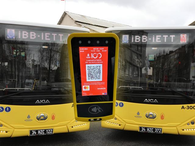 Aylık 23 milyon TL maaş alıyor! Yıldız isim İstanbul'u İETT ile geziyor