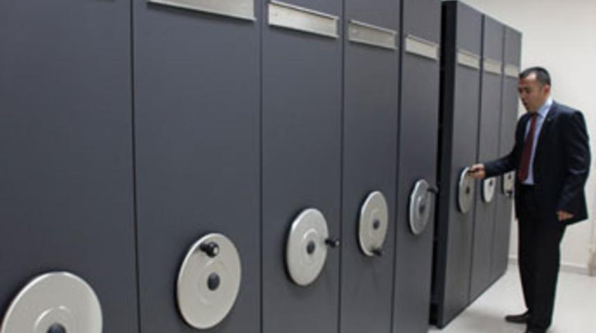 Üniversite de modern compact arşive geçildi