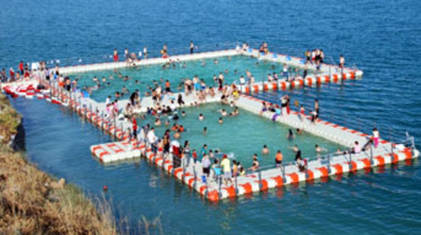 Adilcevaz'a y&uuml;zen havuz geliyor