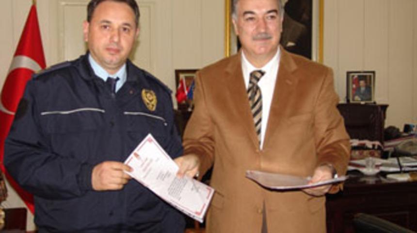 Başarılı polisler &ouml;d&uuml;llendirildi