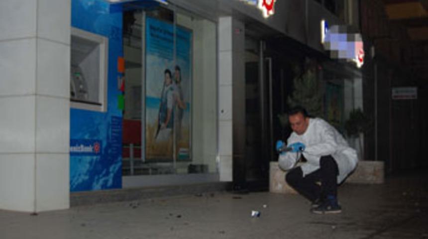Banka şubesine molotoflu saldırı