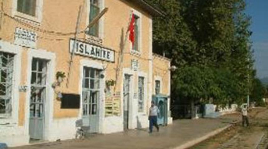 İslahiye'de tren seferlerine heyelan engeli