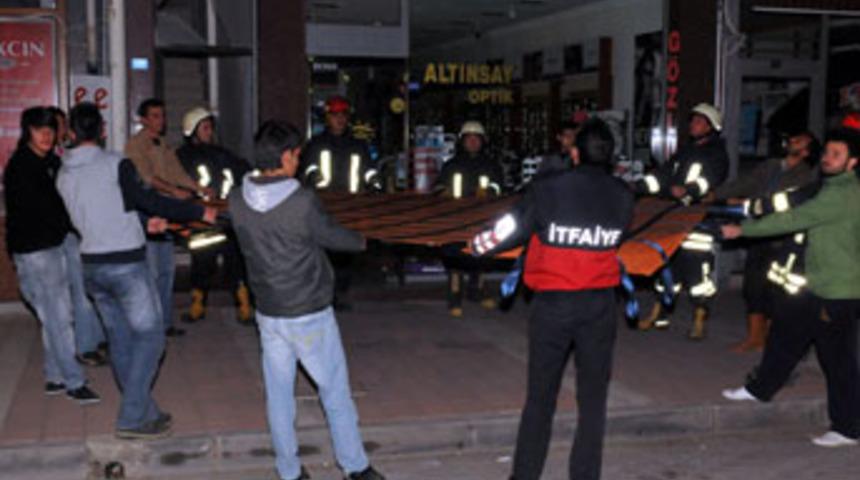 Kız arkadaşıyla tartışınca &ccedil;atıya &ccedil;ıktı