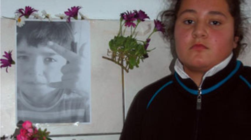 Kaza kurbanı arkadaşını andılar