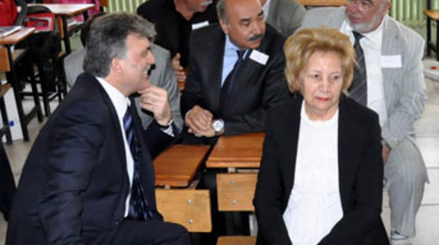 Cumhurbaşkanı Gül, sınıf arkadaşlarıyla...