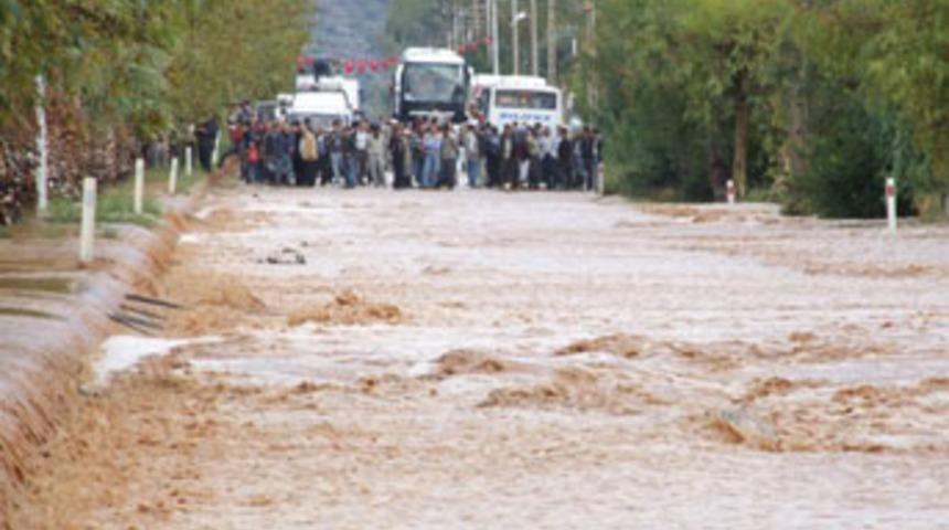 Uludere'de sele kapılan bir kişi kayboldu