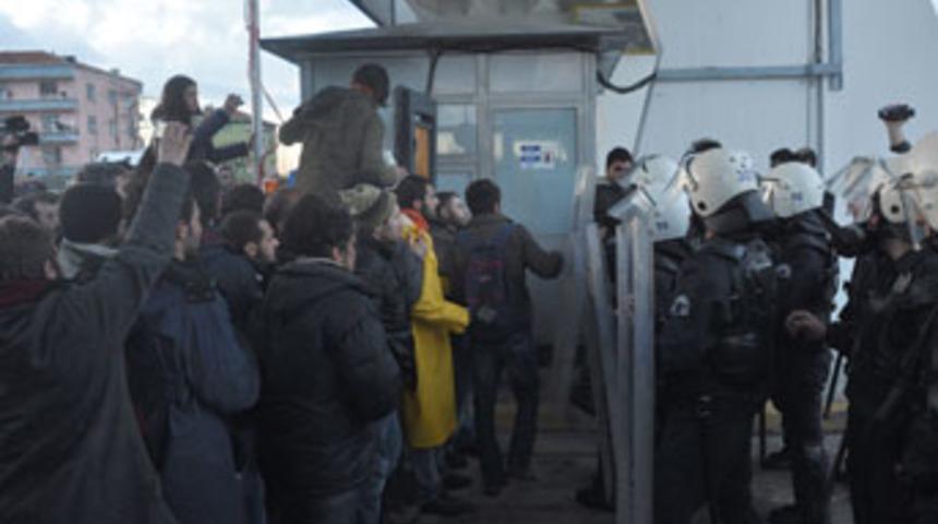 &Ccedil;ıkarılan iş&ccedil;ilerin eylemine polis m&uuml;dahalesi