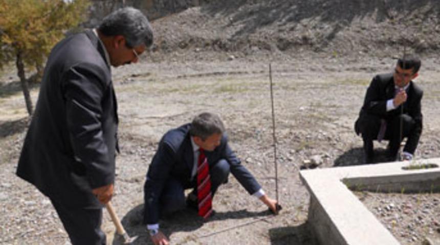 Pusulasız mezar kazmak yasak