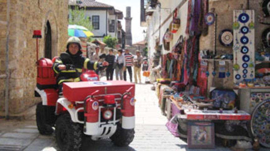 İtfaiyeden Kaleiçi'ne ATV'li müdahale