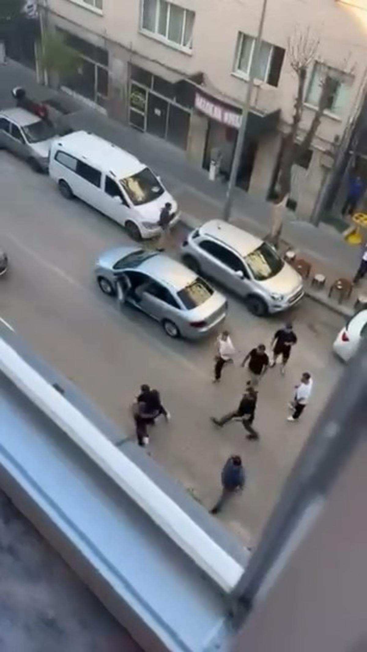 Bursa da cadde ringe döndü! İki grubun amansız kavgası kamerada 1