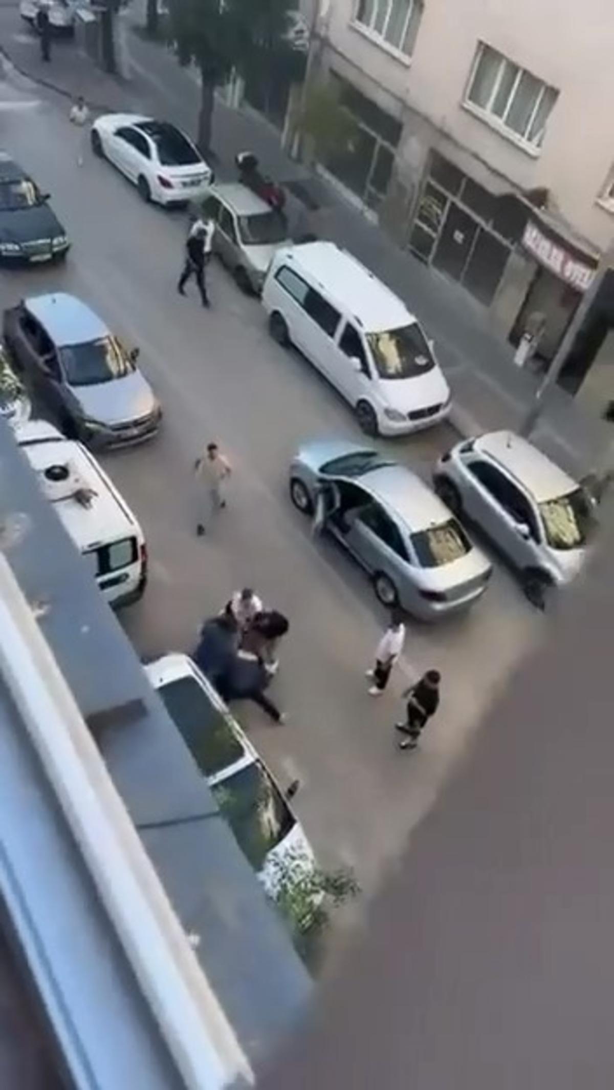 Bursa da cadde ringe döndü! İki grubun amansız kavgası kamerada 2