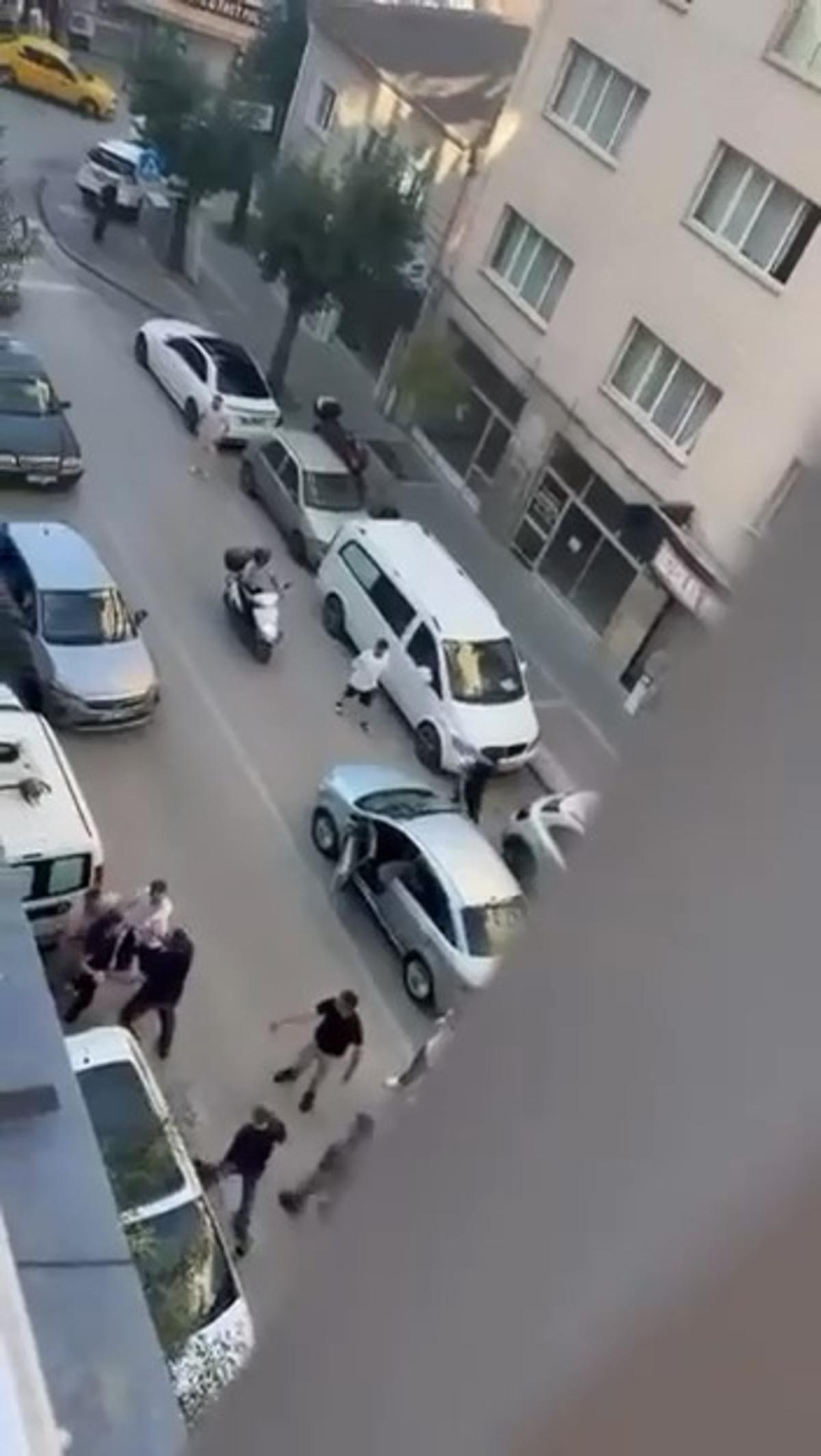 Bursa da cadde ringe döndü! İki grubun amansız kavgası kamerada 3