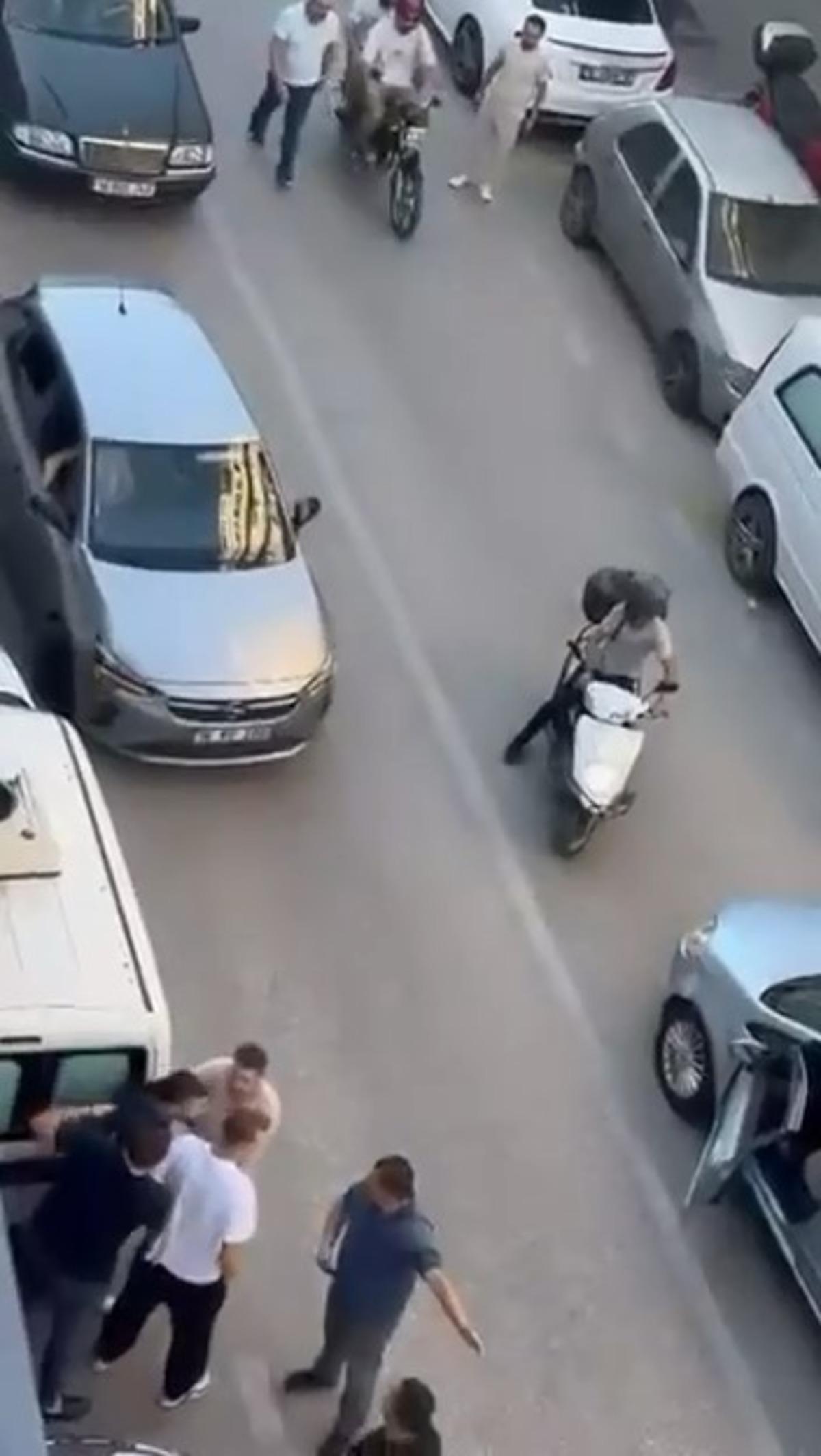 Bursa da cadde ringe döndü! İki grubun amansız kavgası kamerada 4