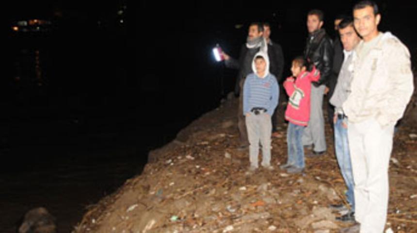 Cizre'de vatandaşların sel n&ouml;beti