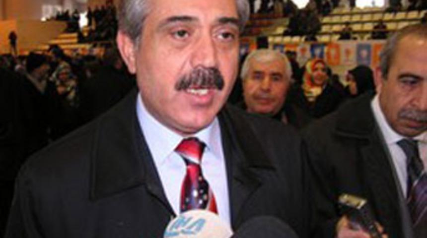 AK Partili İzol istifa etti