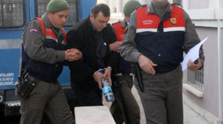 3 kişiyi öldüren zanlıya 85 yıl...