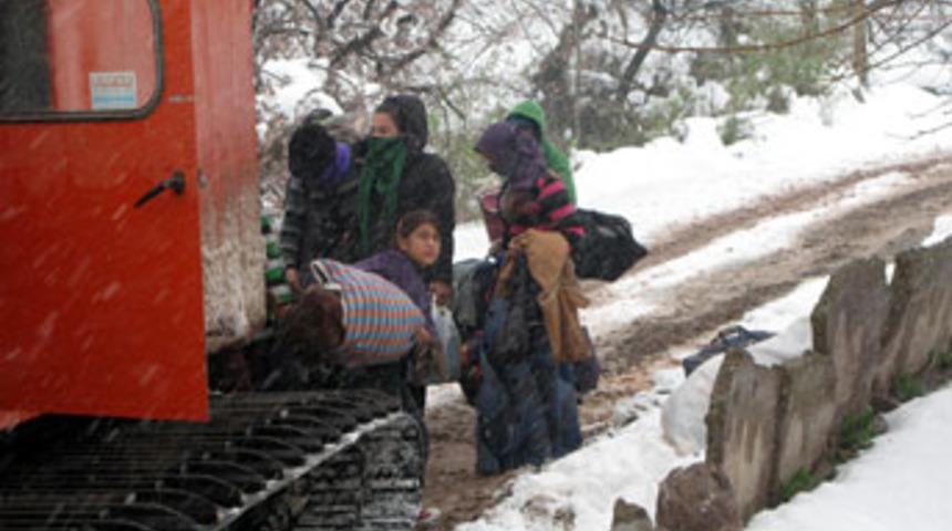 Dağda mahsur kalanlar kurtarıldı