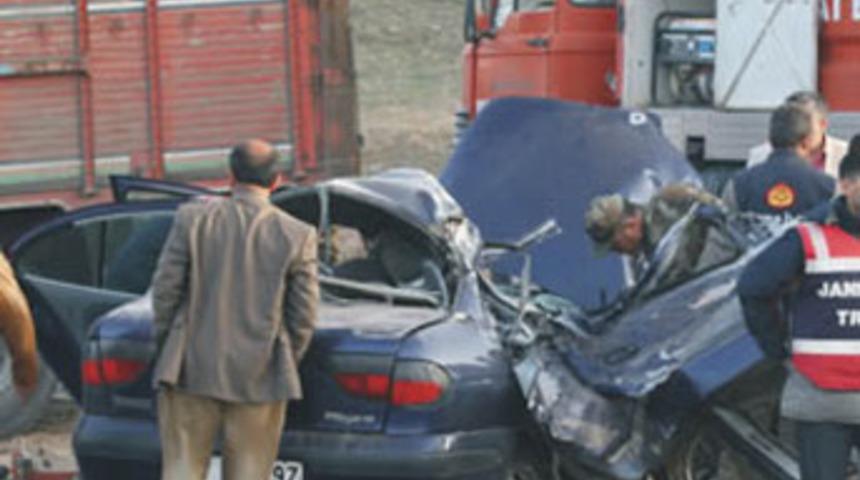 Taziye yolunda kaza: 1 &ouml;l&uuml;, 3 yaralı