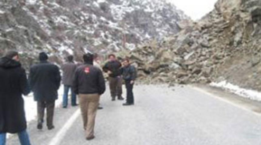 Şırnak-Hakkari karayolunda heyelan
