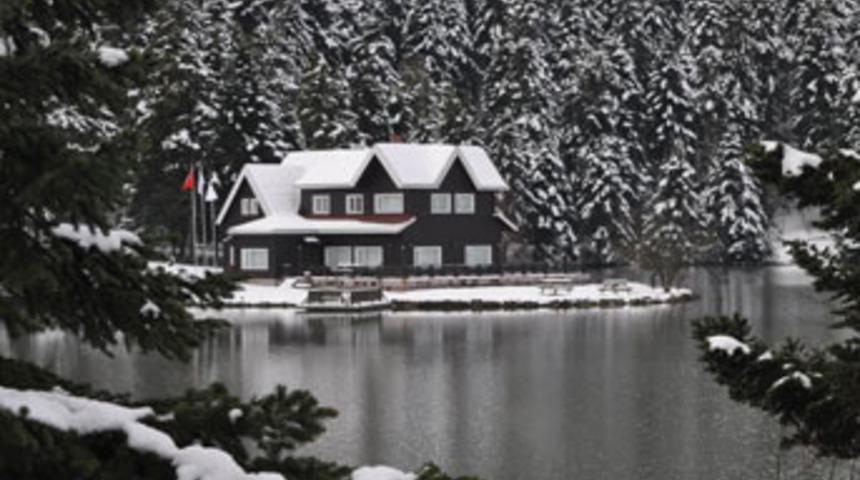 Gölcük beyaza büründü