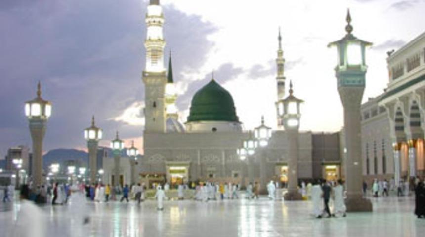 Sigaraya verecekleri parayla umreye gittiler