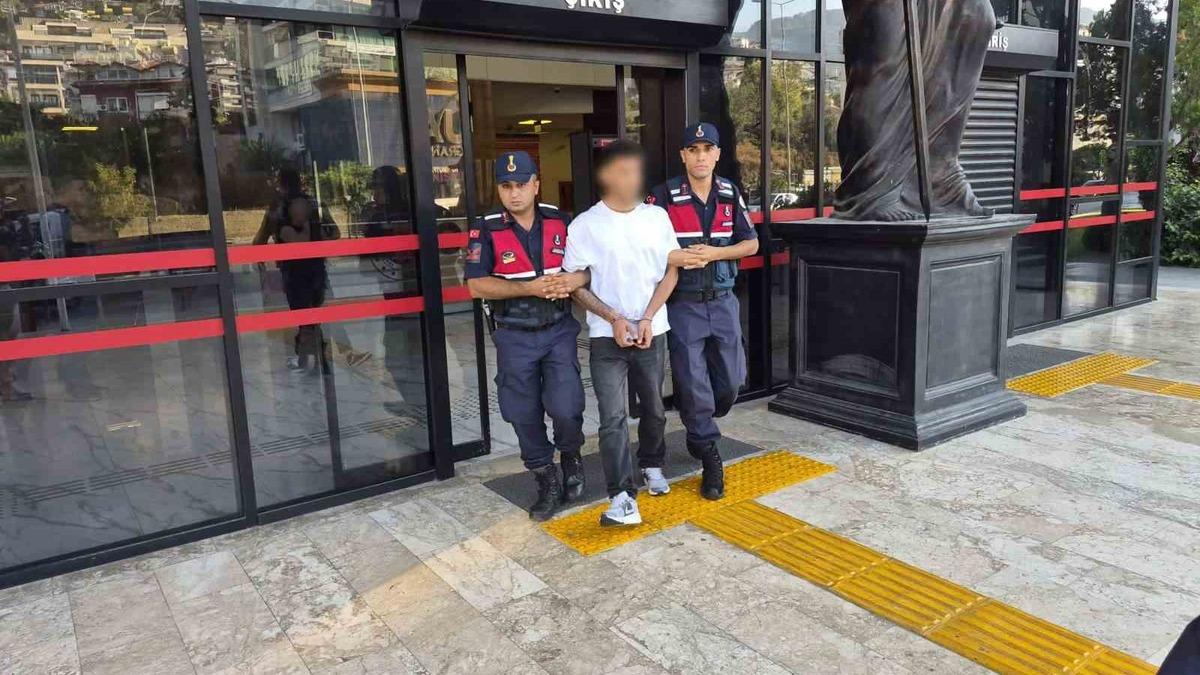 Alanya’da polise silah doğrultan şüpheli tutuklandı - Mynet Yaşam