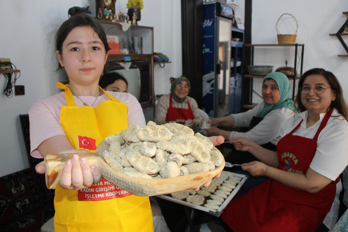 Elle sıkıp güneşte kurutuyorlar! Kış gelince tas tas tüketiliyor 2