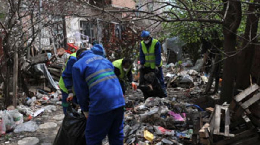 &Ccedil;orlu'da bir evden 4 ton &ccedil;&ouml;p &ccedil;ıktı