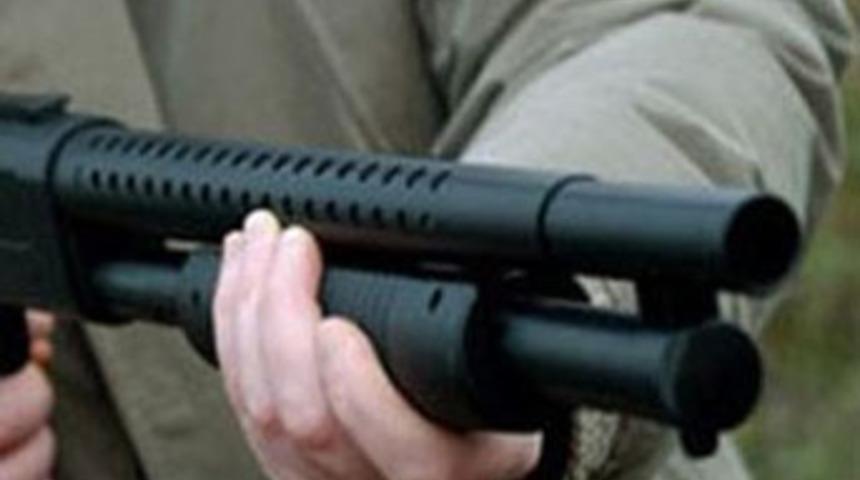 Hasımlarına mermi yağdırdı