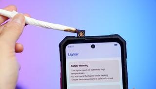 20.000 mAh bataryalı ve '&ccedil;akmaklı' telefon!
