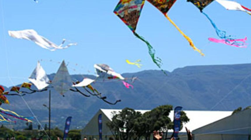 U&ccedil;urtmalar 23 nisan'da semalarda