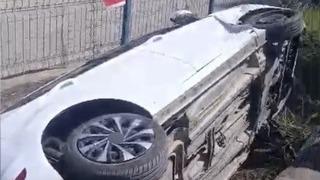 Osmaniye’de çarpışan otomobillerden biri kanala düştü