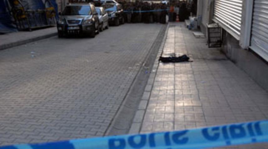 Dershanenin &ouml;n&uuml;ne bırakılan &ccedil;anta korkuttu