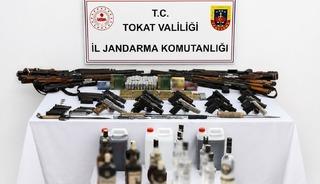 Tokat&rsquo;ta 19 adrese eş zamanlı operasyon: 14 g&ouml;zaltı