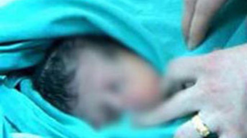 Bir aylık bebek yatağında &ouml;l&uuml; bulundu