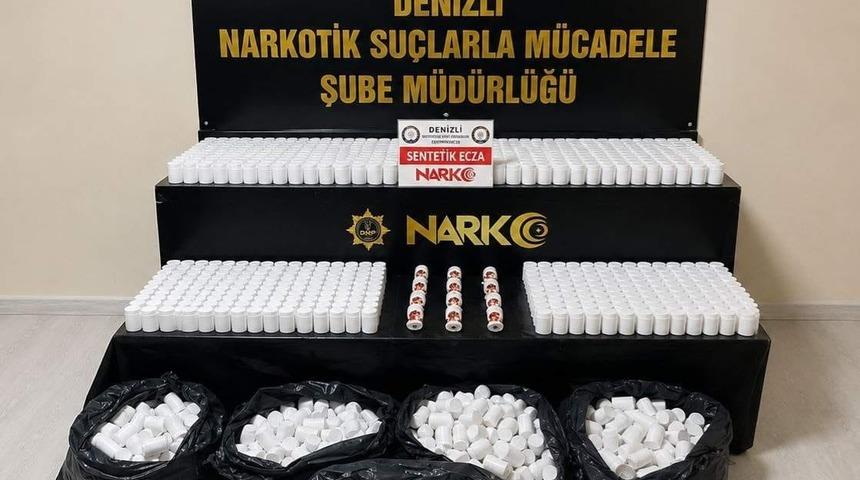 Denizli&rsquo;de 104 bin sentetik hapla yakalanan 4 ş&uuml;pheli tutuklandı