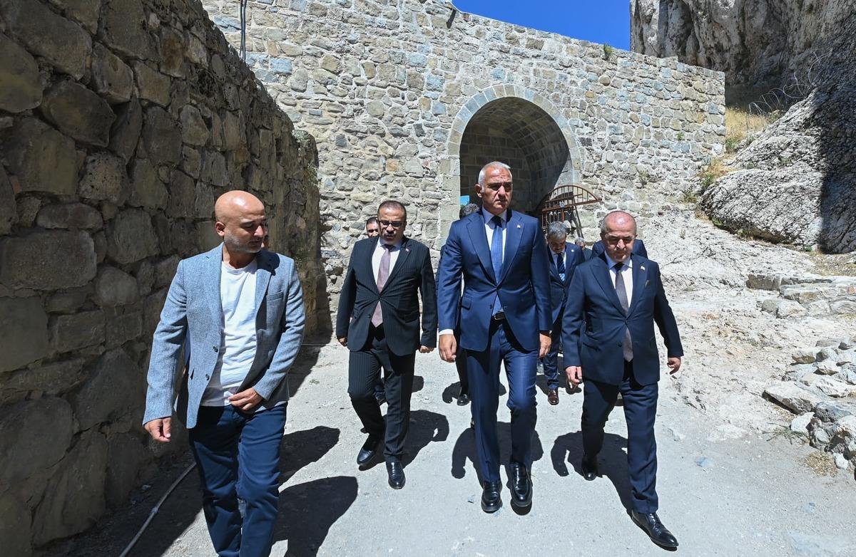 Bakan Ersoy duyurdu: Paleolitik Çağ’dan Cumhuriyet’e binlerce yıllık tarih gün yüzüne çıktı 15