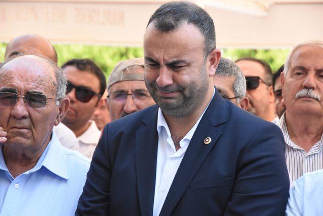 CHP'li Arslan, kardeşinin cenazesini gözyaşlarıyla uğurladı