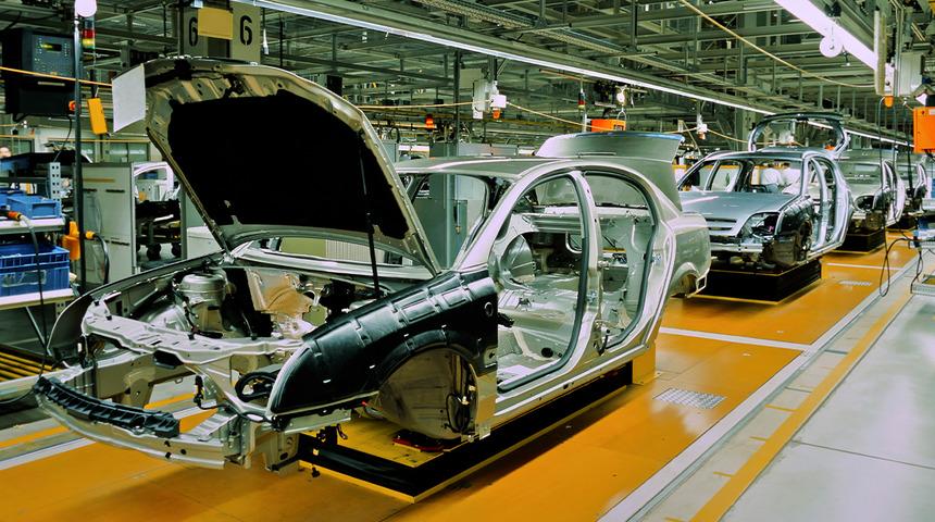 Otomotiv devinde taşlar yerinden oynuyor! 76 yıllık marka i&ccedil;in yeni d&ouml;nem