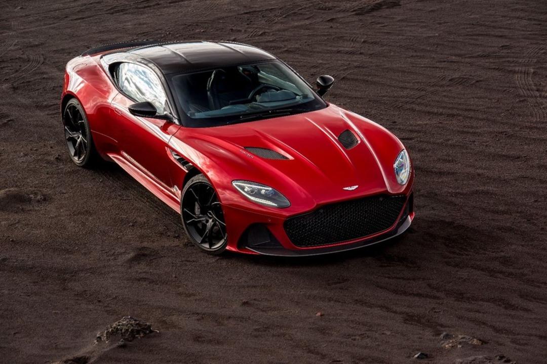 Aston Martin DBS Superleggera sahneye &ccedil;ıktı 