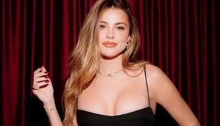 Ezgi Ey&uuml;boğlu'ndan bikinili paylaşım: Soru yağmuruna tutuldu 