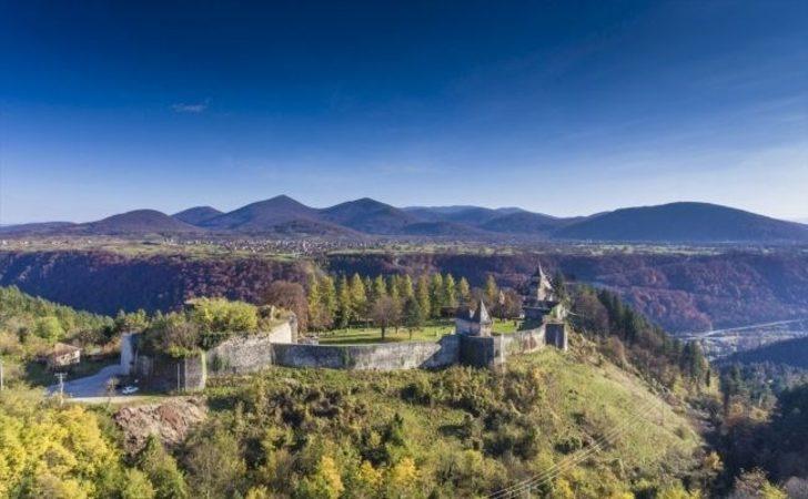  Eşi isteyince Osmanlı kalesini 'romantik' şatoya dönüştürdü G2