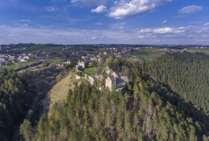  Eşi isteyince Osmanlı kalesini 'romantik' şatoya dönüştürdü G5