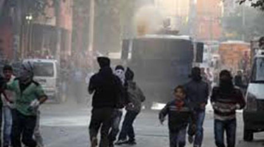 İzinsiz g&ouml;steriye polis m&uuml;dahalesi