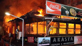 Alevler 10 iş yerini yuttu