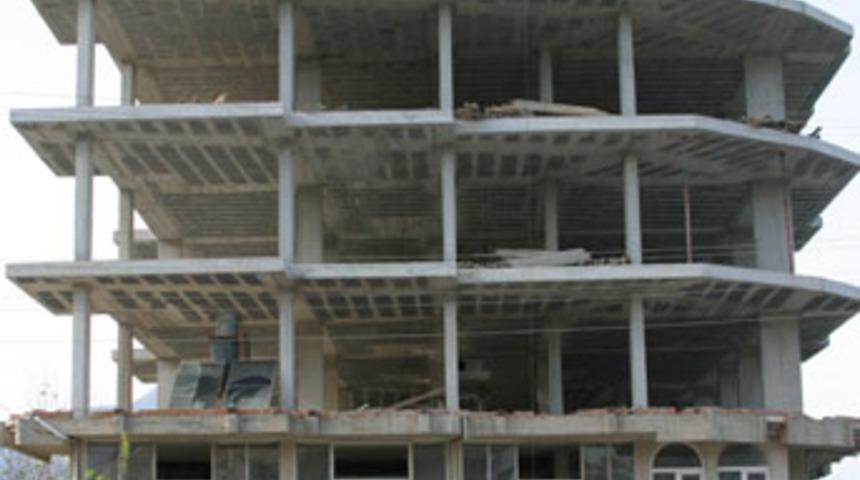 4'üncü kattan düştü