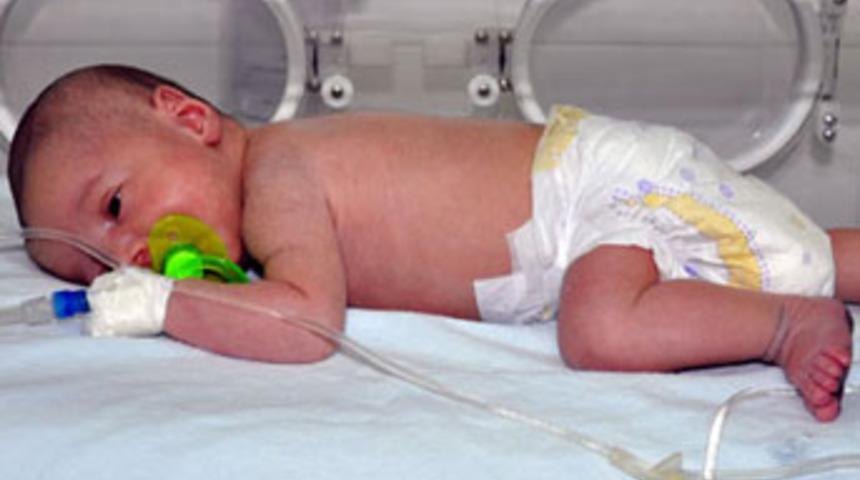 Bir haftalık bebeği sokağa terk ettiler