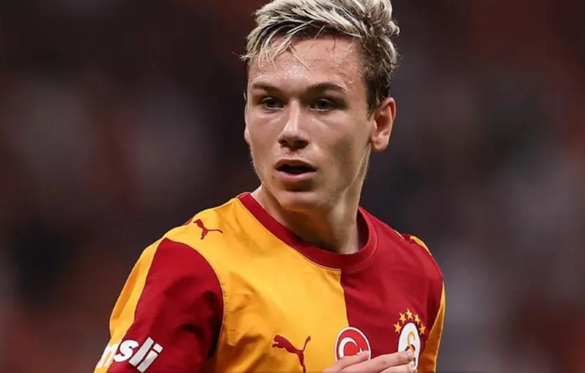 Galatasaray ın Şampiyonlar Ligi kadrosu belli oldu! Tecrübeli isim kadro dışı 1