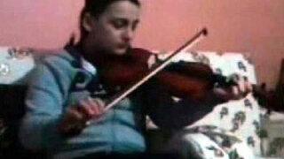 Önce kemanı, sonra cesedi bulundu